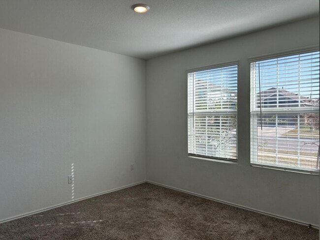 Building Photo - 118 Isaac Millsaps Trl