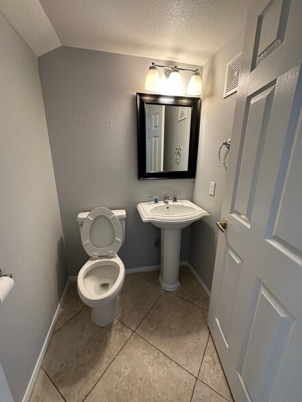 Powder room - 85 Falcon Feather Way