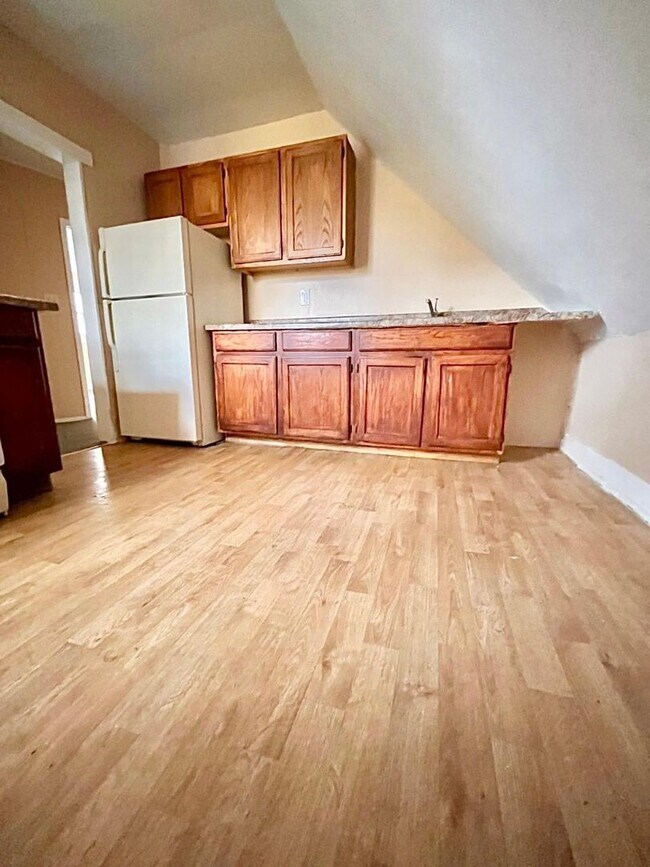 Building Photo - 67 Derby Ave