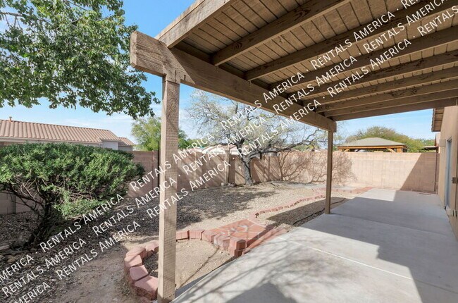 Building Photo - 10427 E Rita Ranch Crossing Cir