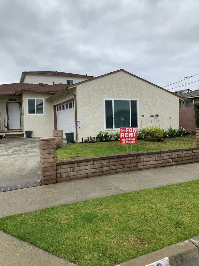 Building Photo - Lomita - Traditional Style - 4 bd / 2 ba H...