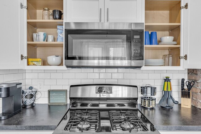 Building Photo - 10617 Bernard Ave