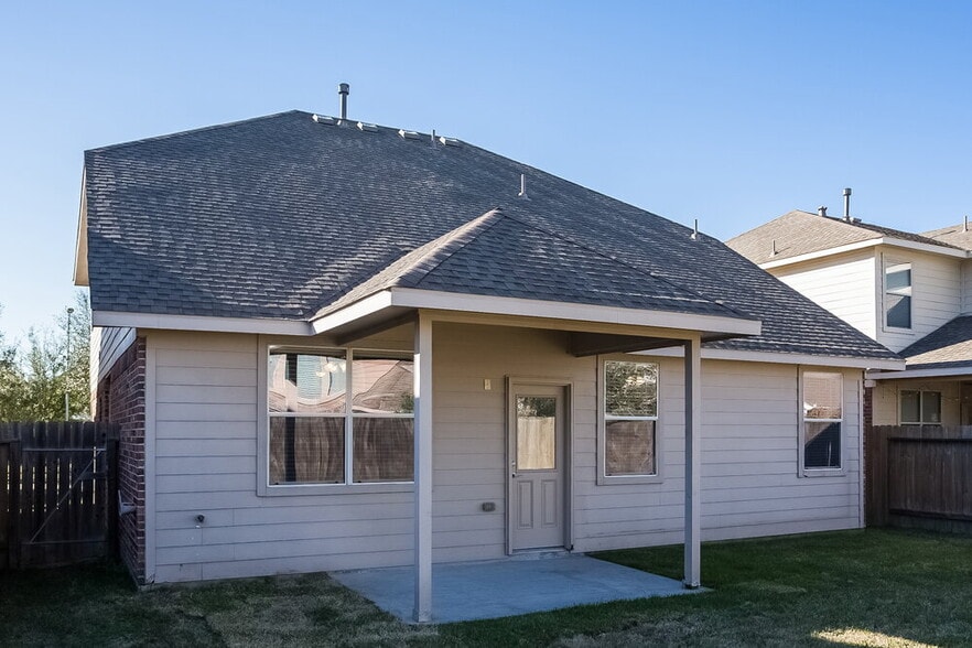 Building Photo - 6015 Starbrook Creek Dr