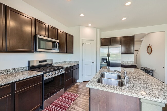 Building Photo - 42830 Ivydale St
