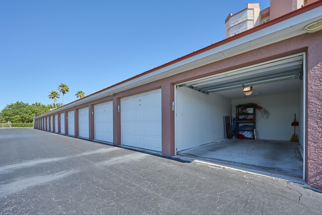 Building Photo - 3880 N Hwy A1A