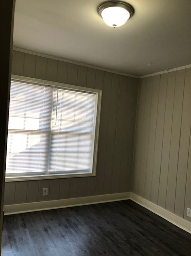 Building Photo - MOVE IN SPECIAL AVAILABLE! FIRST MONTH FREE!!