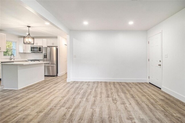 Building Photo - 1317 Redford Dr SE