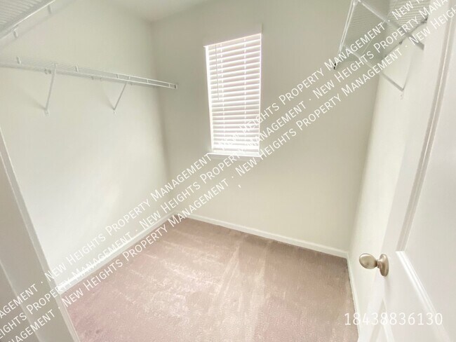 Building Photo - Adorable Townhome in Cane Bay!