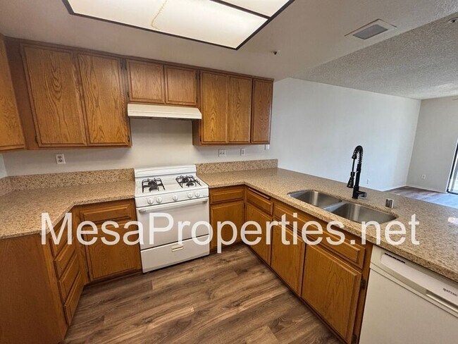Building Photo - 14721 Cinnamon Dr