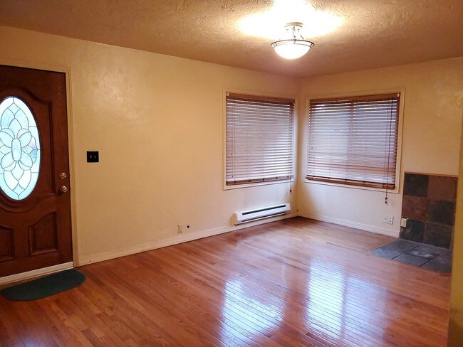 Building Photo - 1720 Thurston Ave NE