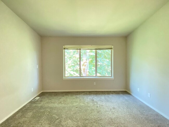 Building Photo - 2068 NW Boulder Way Dr