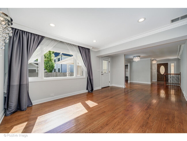 Building Photo - 335 Brookside Ln