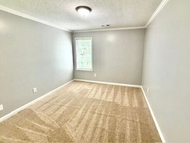 Building Photo - Spacious 4 bedroom with den available now in Cordova.