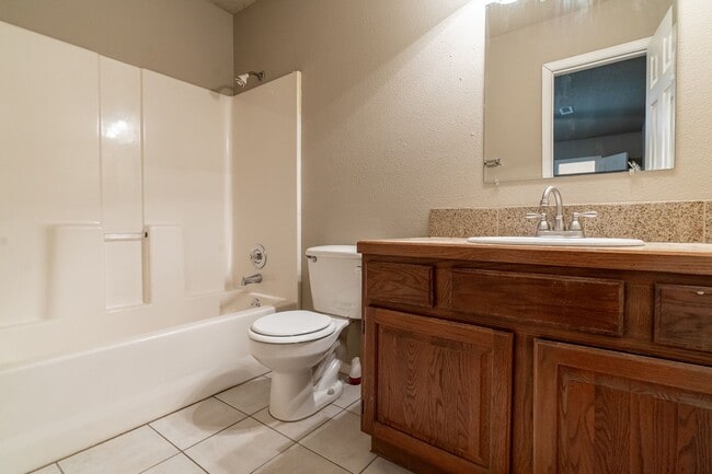 Building Photo - 572 Dockery Ln
