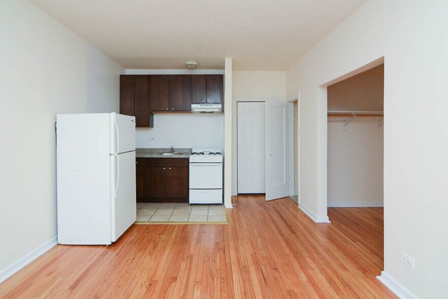 Building Photo - 2737 N Spaulding Ave