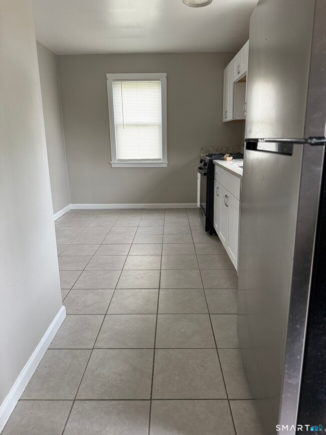 Building Photo - 92 Great Hill Rd