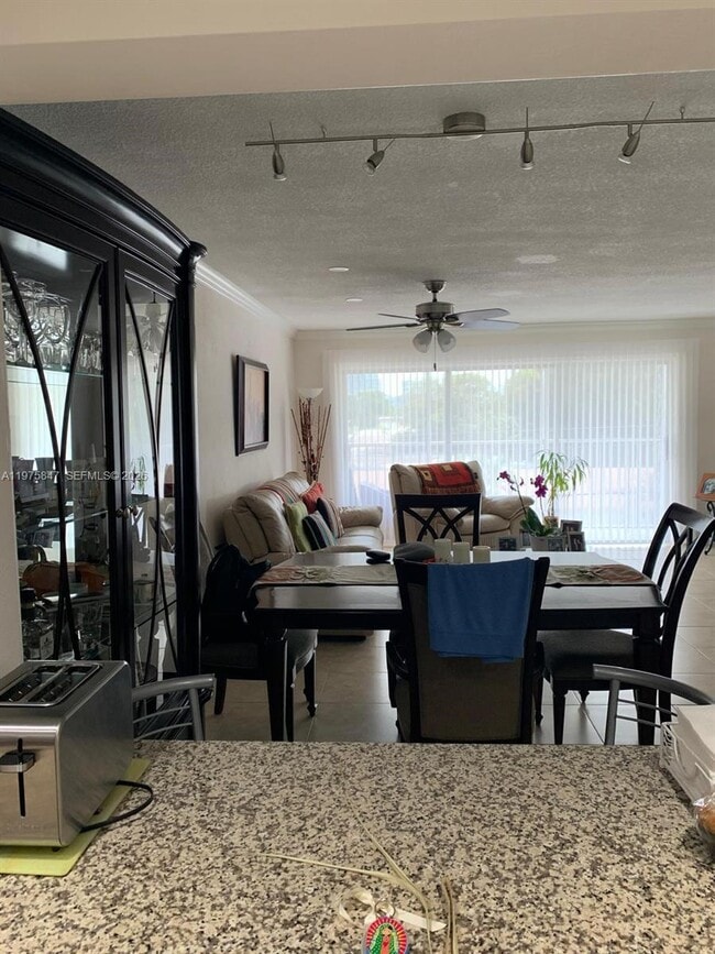 Building Photo - 329 SE 3rd St