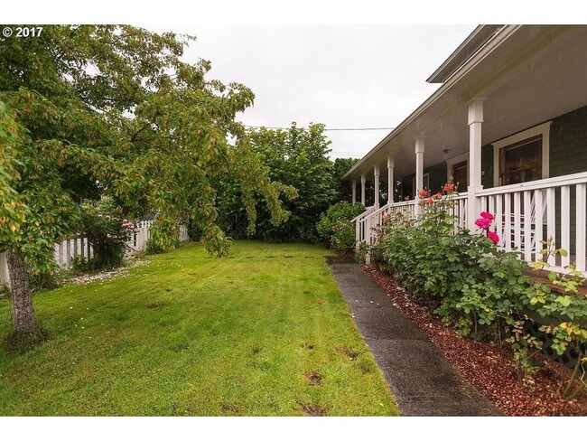 Building Photo - Beautiful 1898 Country Home