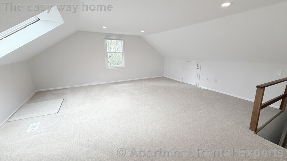Building Photo - 2 Glenbrook Ln
