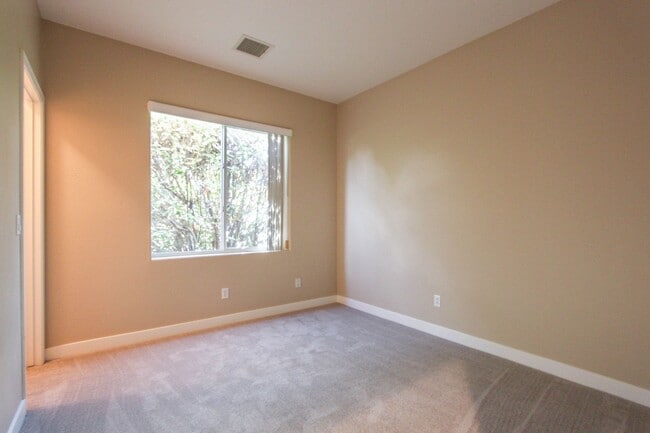 Building Photo - 3 Bedroom Home in Pronghorn Ranch
