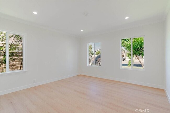 Building Photo - 11246 Saticoy St