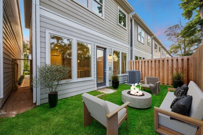 Building Photo - 5218 Amber Sunrise Dr