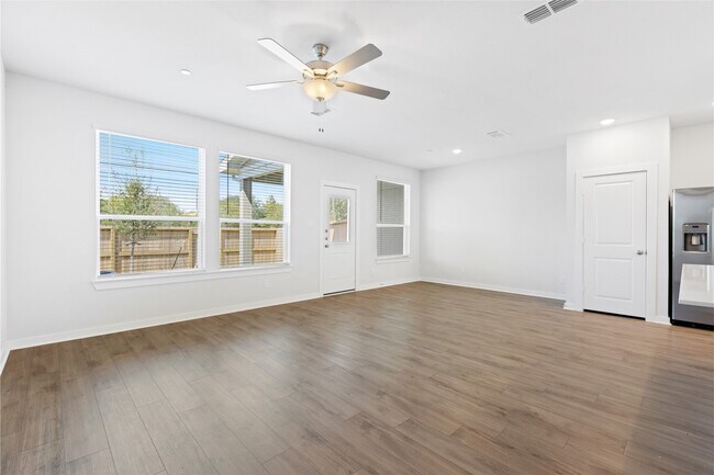 Building Photo - 3035 Dovedale St