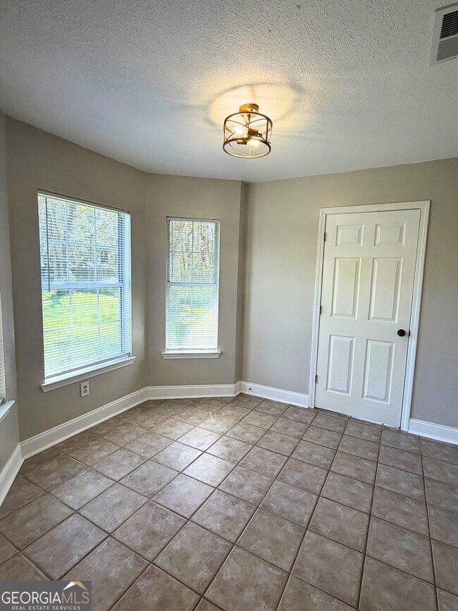 Building Photo - 102 Driftwood Ct