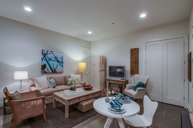 Building Photo - 210 30th Ave N