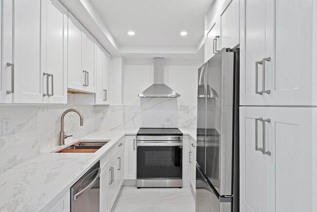 Building Photo - 2840 S Ocean Blvd