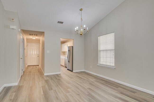 Building Photo - 2014 Emerald Bay Dr