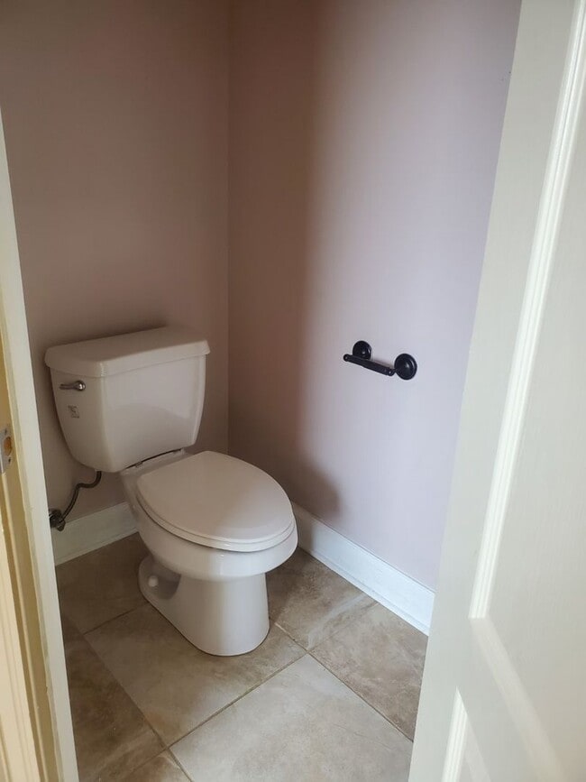 Building Photo - Gorgeous 3 bedroom 2 bathroom brick home