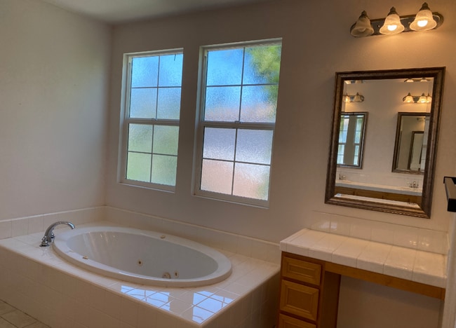 Building Photo - 4 bedroom, 3 bath Big Sky home!