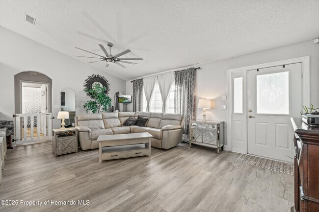 Building Photo - 4052 Montano Ave