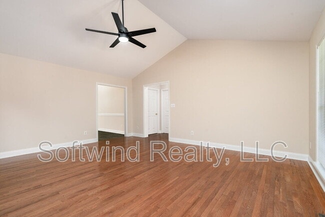 Building Photo - 1803 Red Bird Cir SE