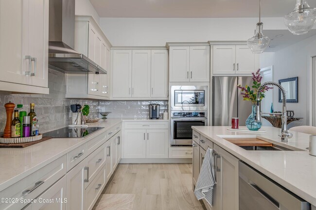 Building Photo - 225 Strand Dr