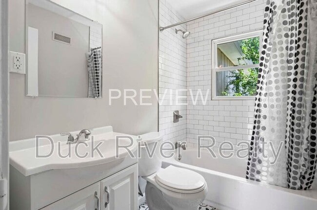 Building Photo - 106 1/2 Hobbs Dr