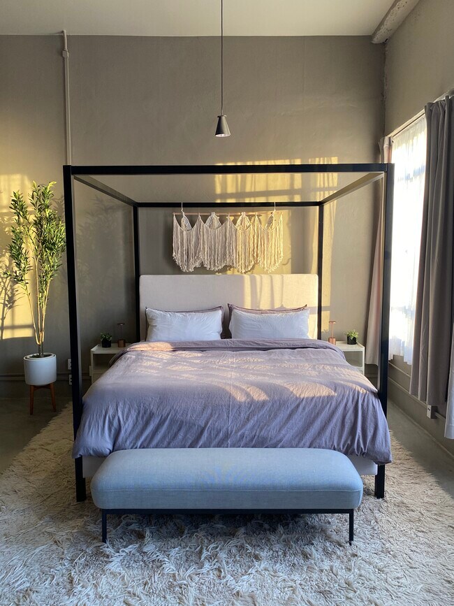 Building Photo - 849 S Broadway