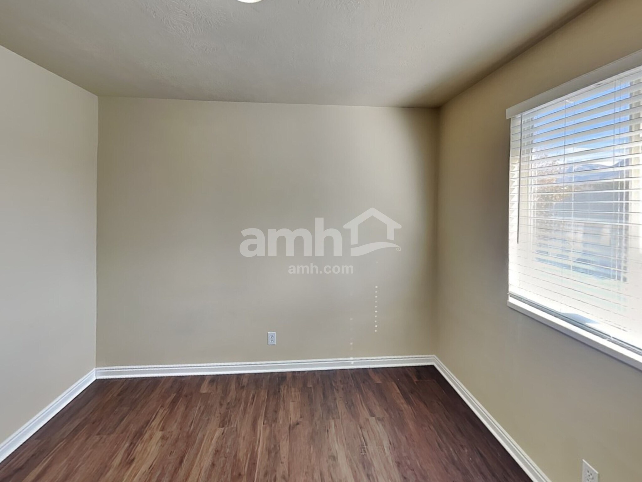 Building Photo - 1526 N 250 W