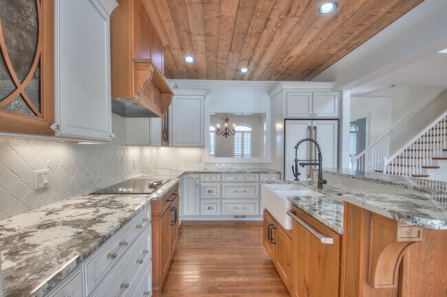 Building Photo - 4335 N Chapel Rd