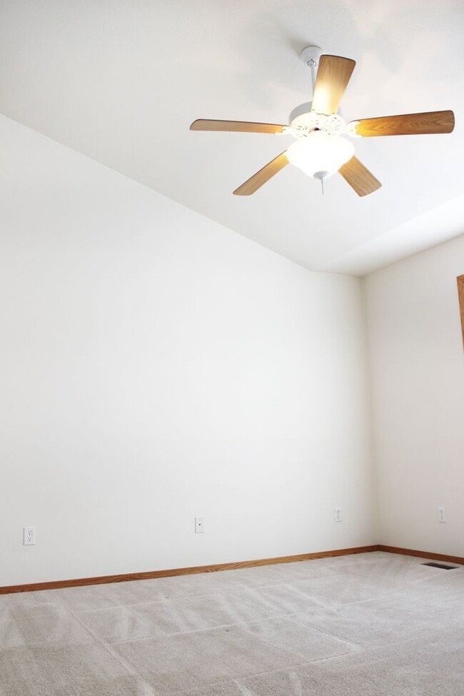 Building Photo - 2357 Forsythia Ct