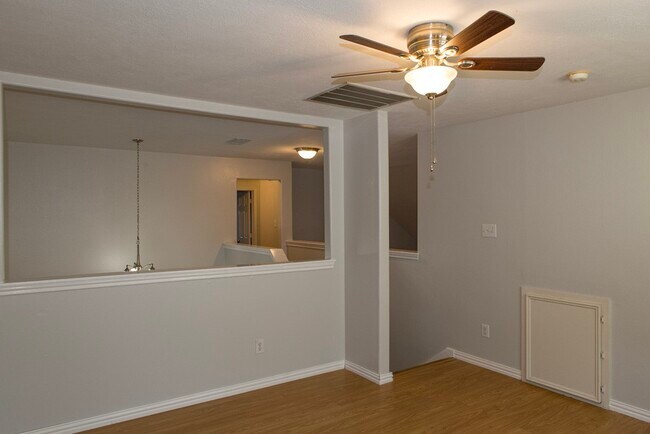 Building Photo - 315 Glade Bridge Ln