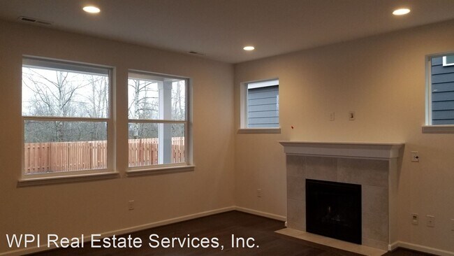 Building Photo - 4 br, 2.5 bath House - 4617 31st Ave SE Un...