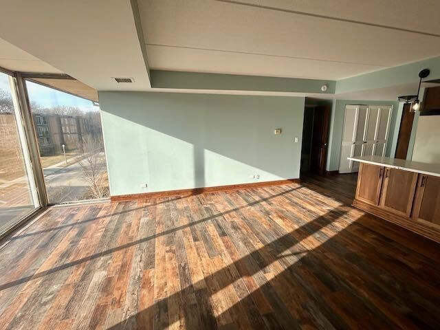 Building Photo - 1301 N Western Ave