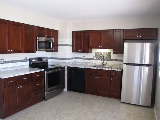 Building Photo - Updated 5 Bedroom House in Central Colorad...