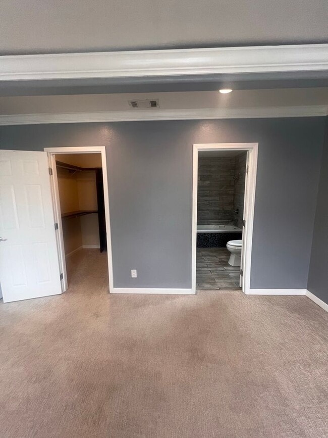 Building Photo - Beautiful 3 Bed / 2 Bath Home with Detached Bonus Space
