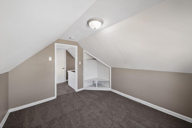 Building Photo - 2117 6th Ave