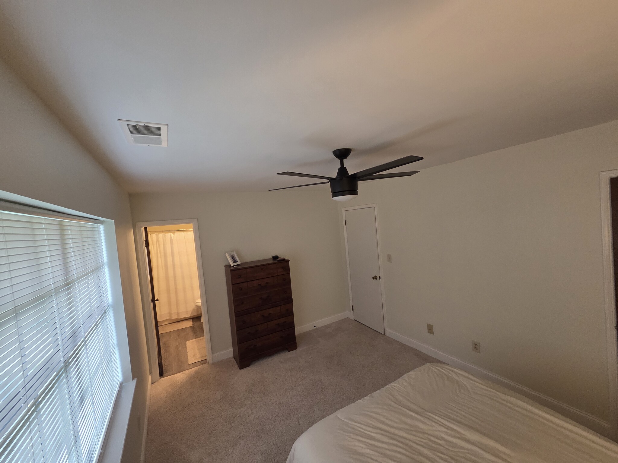 Building Photo - 128 Bluegrass Dr