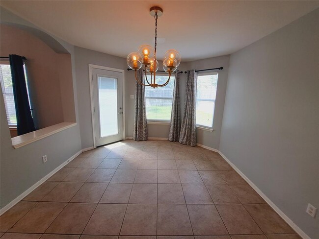 Building Photo - 3708 Bird House Dr