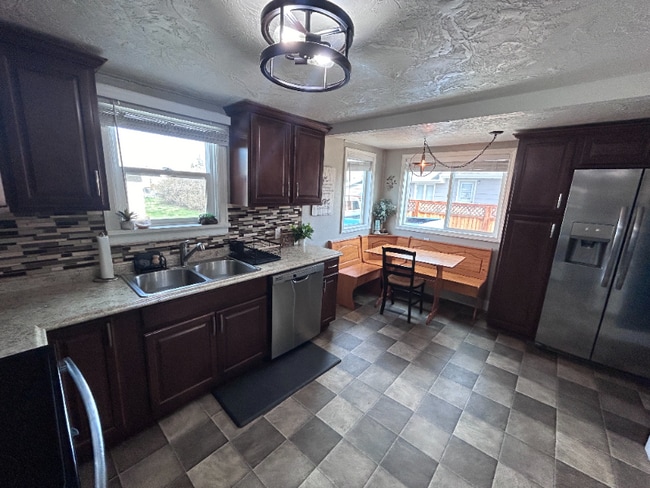 Building Photo - 200 18th St SW